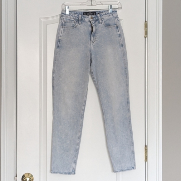 Hollister Denim - Hollister Ultra High-Rise Mom Jeans - Light Wash - 5R